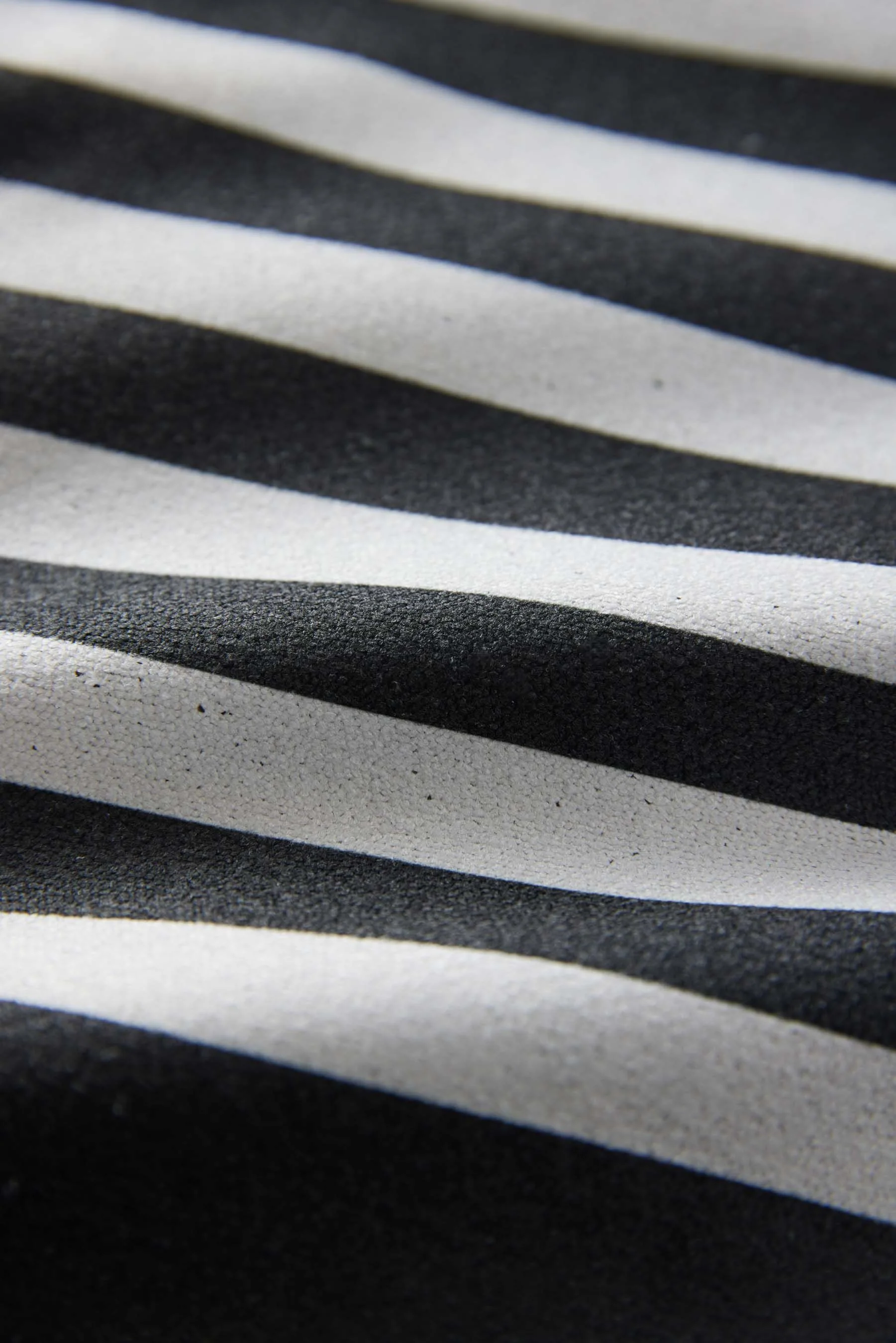 ORIGINAL TOWEL - POOL SIDE BLACK - Image 2