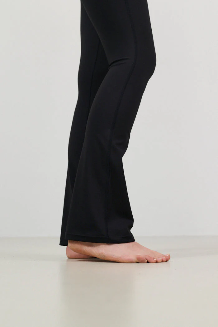 RIVER LIFT HIGHWAISTED FLARE LEGGING - BLACK - Image 4